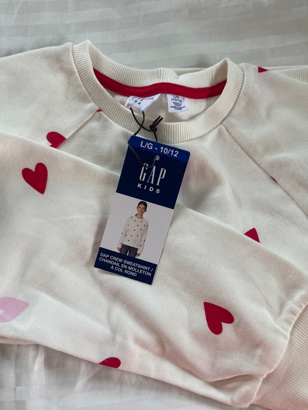 GAP Kids Cream Sweatshirt with Red Heart Print